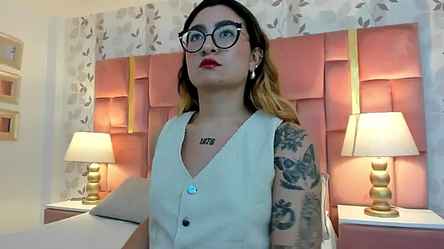 AmbarSantany online show from December 2, 2025, 11:39 pm