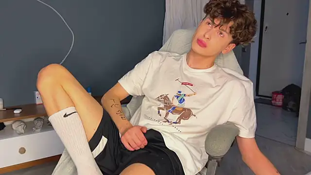 Snapshot of alyx_garden chatting on December 26, 2024, 12:59 pm alyx garden online show from December 26, 2024, 12:59 pm