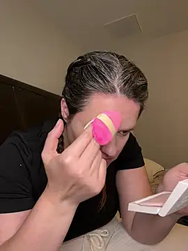 Kinkbitch25 online show from June 15, 2026, 1:11 pm