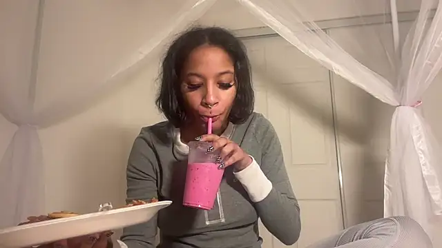 shandiloveslemonss online show from December 16, 2025, 3:55 am