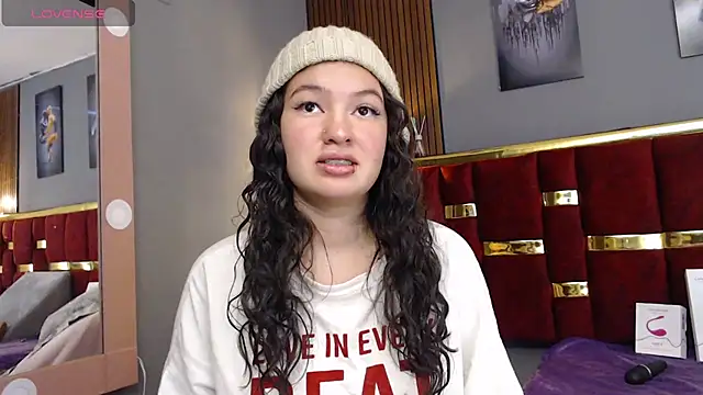lilimini032 online show from July 28, 2026, 8:34 pm