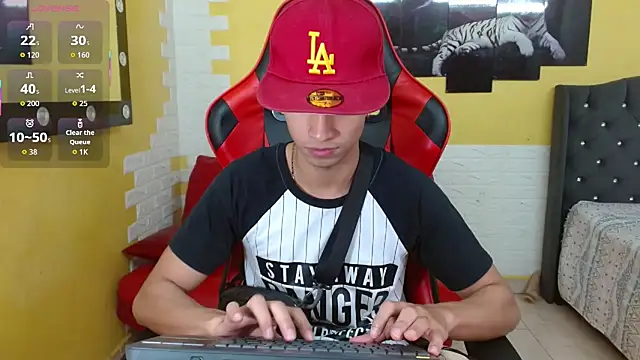 jose sexycumm online show from November 28, 2025, 8:20 pm