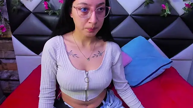 Snapshot of Katty_Queen chatting on November 22, 2025, 12:59 pm Katty Queen online show from November 22, 2025, 12:59 pm