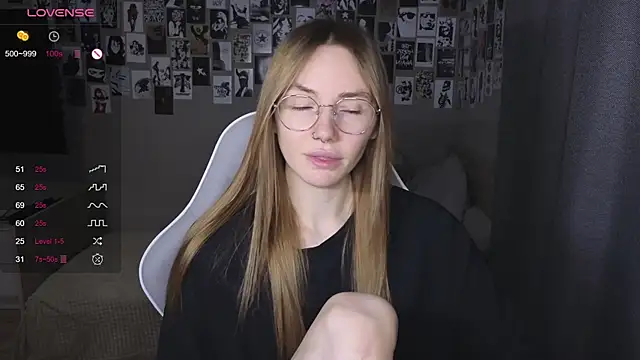 littlevildevil online show from March 31, 2026, 11:12 am