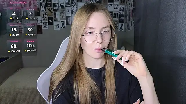 littlevildevil online show from February 14, 2026, 10:59 am