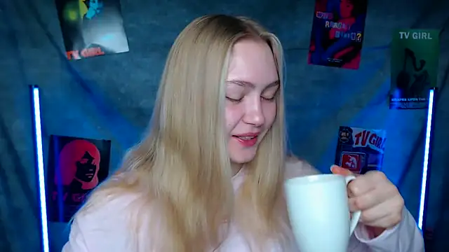 MademoiselleCl online show from October 25, 2025, 6:12 am