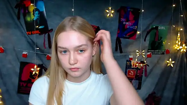 MademoiselleCl online show from December 17, 2025, 1:27 pm