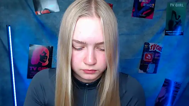 MademoiselleCl online show from October 3, 2025, 12:39 pm