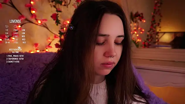 GillianDowdey online show from November 5, 2025, 3:09 am