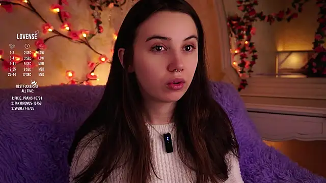 GillianDowdey online show from November 25, 2025, 3:29 am