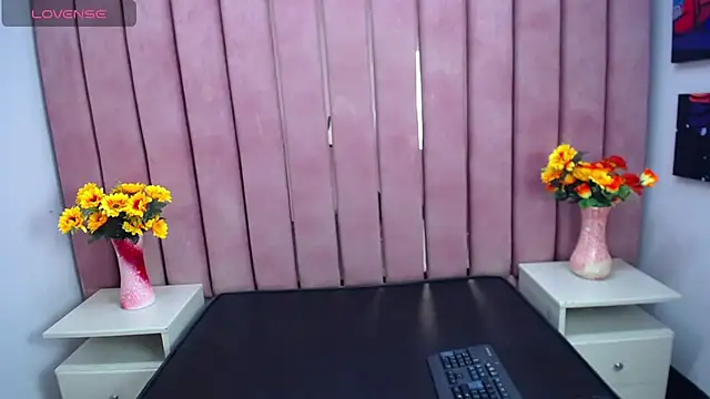 EmilyyEvans  online show from February 8, 2025, 3:00 pm