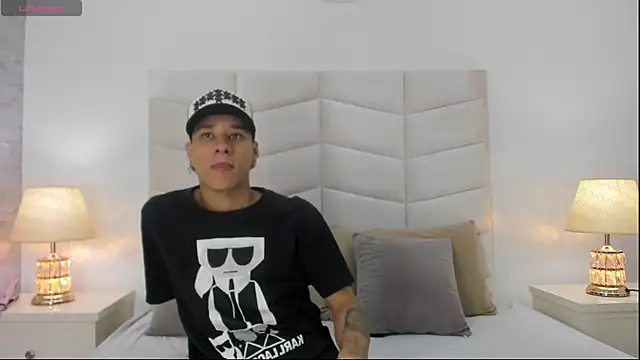 Snapshot of Buda_and_Cataleya_ chatting on March 17, 2025, 2:01 pm Buda and Cataleya  online show from March 17, 2025, 2:01 pm