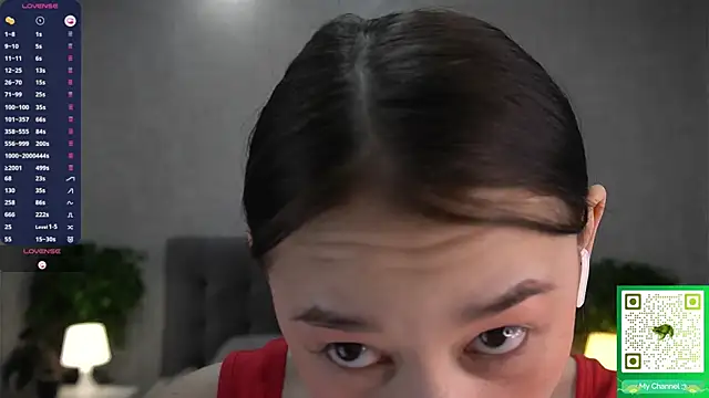 AislyEmbury online show from February 11, 2026, 4:12 am
