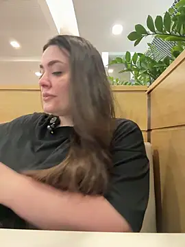 Sophie Eaton online show from November 4, 2025, 7:39 pm