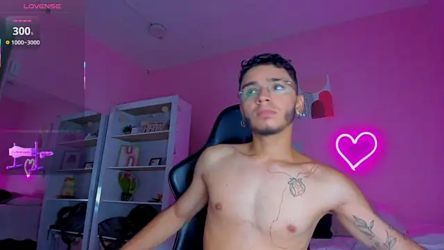 Ian Castillo  online show from March 14, 2025, 11:23 am