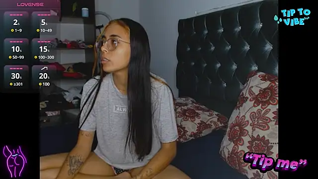 AntonellaAndNoah online show from February 6, 2025, 3:48 am