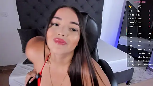 ninfomaria  online show from January 7, 2026, 6:46 pm