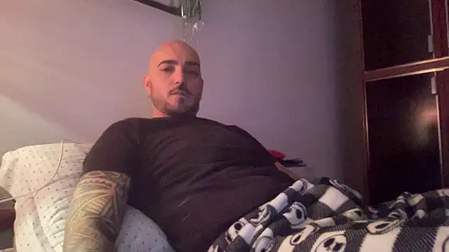 alessandromori91 online show from December 17, 2025, 8:36 pm