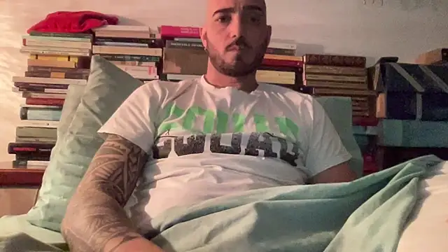 alessandromori91 online show from April 8, 2026, 8:32 pm