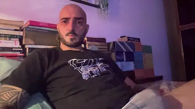 alessandromori91 online show from May 5, 2026, 9:07 pm