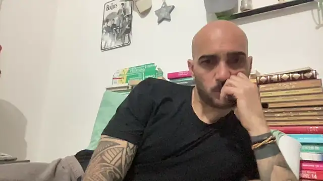 alessandromori91 online show from May 8, 2026, 11:19 pm