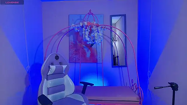 Snapshot of Violetta_Suky chatting on February 21, 2025, 12:49 pm Violetta Suky online show from February 21, 2025, 12:49 pm