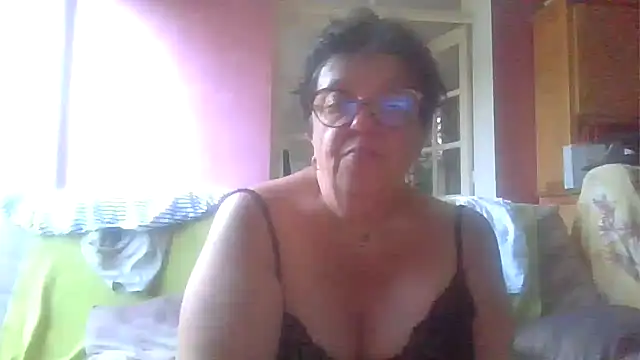 Vandeae44 online show from June 15, 2026, 7:35 pm
