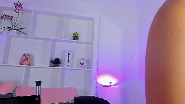 Jenifer Diaz online show from April 14, 2026, 2:11 pm