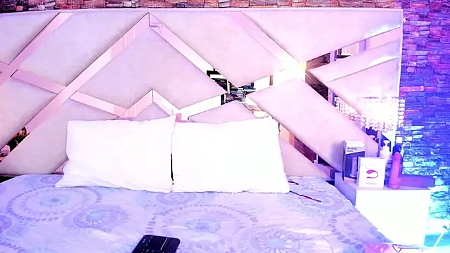 sophie pariss online show from October 9, 2025, 2:23 am