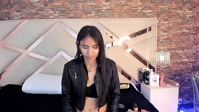 sophie pariss online show from September 12, 2025, 5:07 am