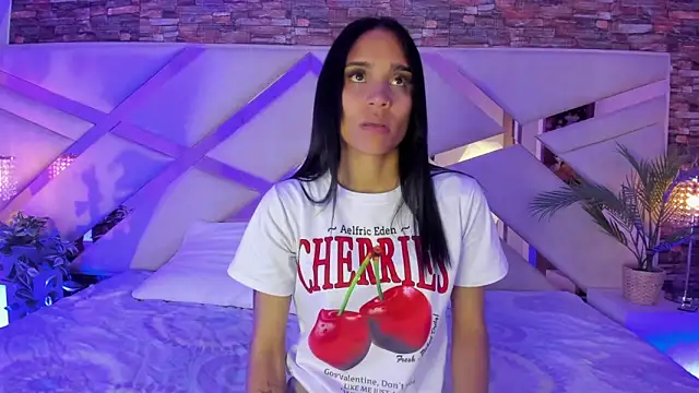 sophie pariss online show from January 18, 2026, 3:43 am