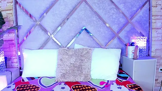 sophie pariss online show from November 14, 2025, 2:15 am