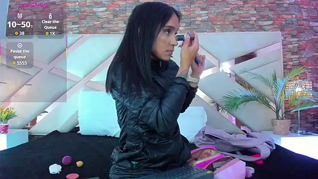 sophie pariss online show from February 5, 2026, 2:40 am