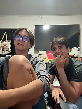 Snapshot of Alex_and_Fabian chatting on May 17, 2026, 4:34 am Alex and Fabian online show from May 17, 2026, 4:34 am