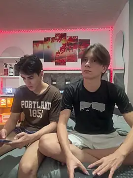 Snapshot of Alex_and_Fabian chatting on May 2, 2026, 1:33 am Alex and Fabian online show from May 2, 2026, 1:33 am