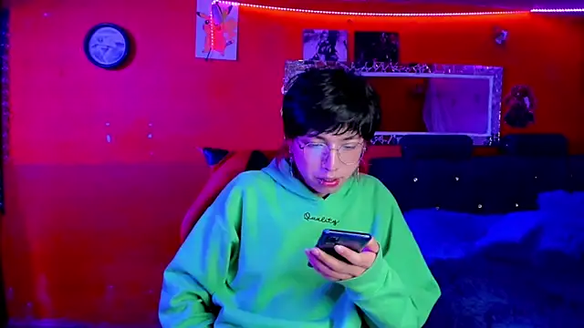 Snapshot of AnggelONfiree chatting on March 9, 2025, 11:46 pm AnggelONfiree online show from March 9, 2025, 11:46 pm