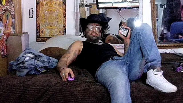 Azazelihornyasf online show from April 27, 2026, 11:36 pm