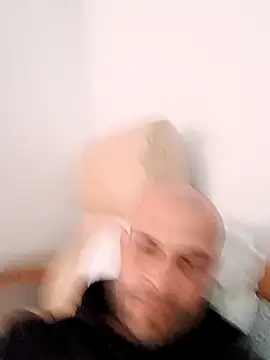 Snapshot of Zbochunec chatting on February 1, 2026, 12:47 pm Zbochunec online show from February 1, 2026, 12:47 pm