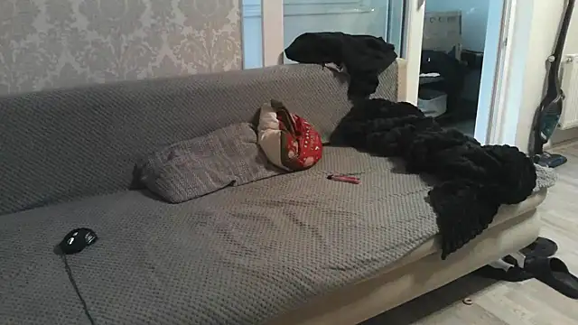 Snapshot of Zbochunec chatting on December 3, 2025, 11:31 am Zbochunec online show from December 3, 2025, 11:31 am