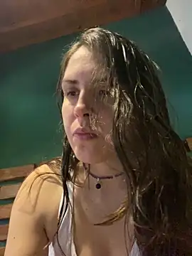 isadelasestrellas online show from December 17, 2025, 8:47 pm