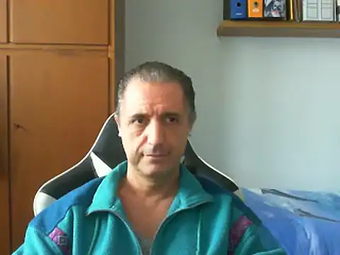 Snapshot of lliuk70mi chatting on March 15, 2025, 12:13 pm lliuk70mi online show from March 15, 2025, 12:13 pm