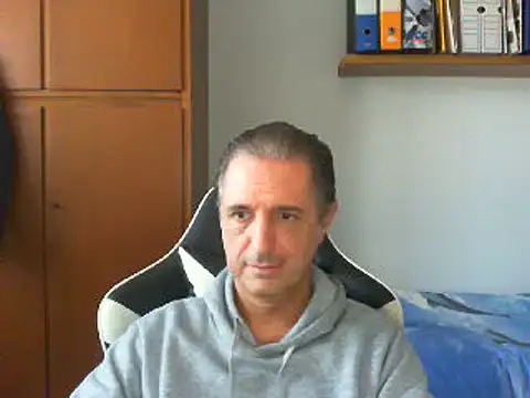 Snapshot of lliuk70mi chatting on December 26, 2024, 2:37 pm lliuk70mi online show from December 26, 2024, 2:37 pm