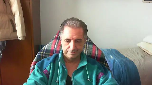 Snapshot of lliuk70mi chatting on March 6, 2026, 2:23 pm lliuk70mi online show from March 6, 2026, 2:23 pm