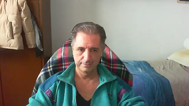 Snapshot of lliuk70mi chatting on March 9, 2026, 3:04 pm lliuk70mi online show from March 9, 2026, 3:04 pm