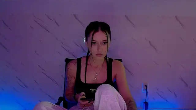 Snapshot of AlisaLink chatting on January 6, 2026, 12:47 am AlisaLink online show from January 6, 2026, 12:47 am