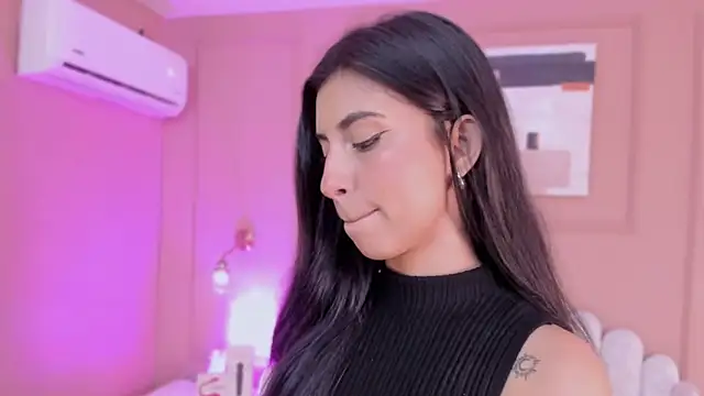 Snapshot of zia_cooper chatting on February 18, 2026, 6:48 pm zia cooper online show from February 18, 2026, 6:48 pm