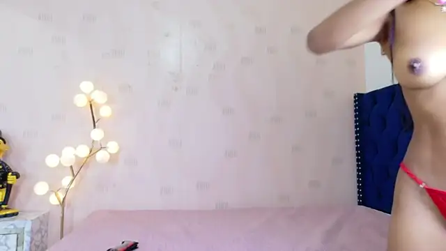 Snapshot of littleebonymommy chatting on June 8, 2026, 7:36 pm littleebonymommy online show from June 8, 2026, 7:36 pm