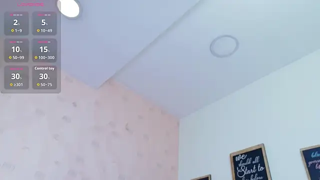 Snapshot of littleebonymommy chatting on June 6, 2026, 6:46 pm littleebonymommy online show from June 6, 2026, 6:46 pm