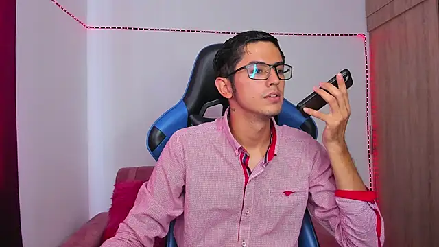 Snapshot of Ethan_Sai___ chatting on December 6, 2024, 4:44 pm Ethan Sai    online show from December 6, 2024, 4:44 pm