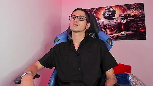 Snapshot of Ethan_Sai___ chatting on February 25, 2025, 6:01 pm Ethan Sai    online show from February 25, 2025, 6:01 pm